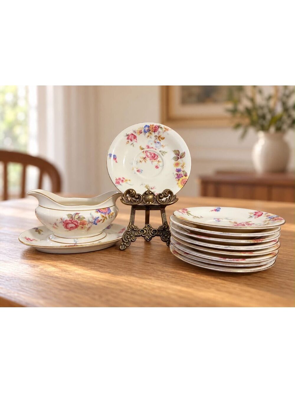 Castleton China Sunnybrooke Floral Gravy Boat with Underplate and Set of 8 Saucé